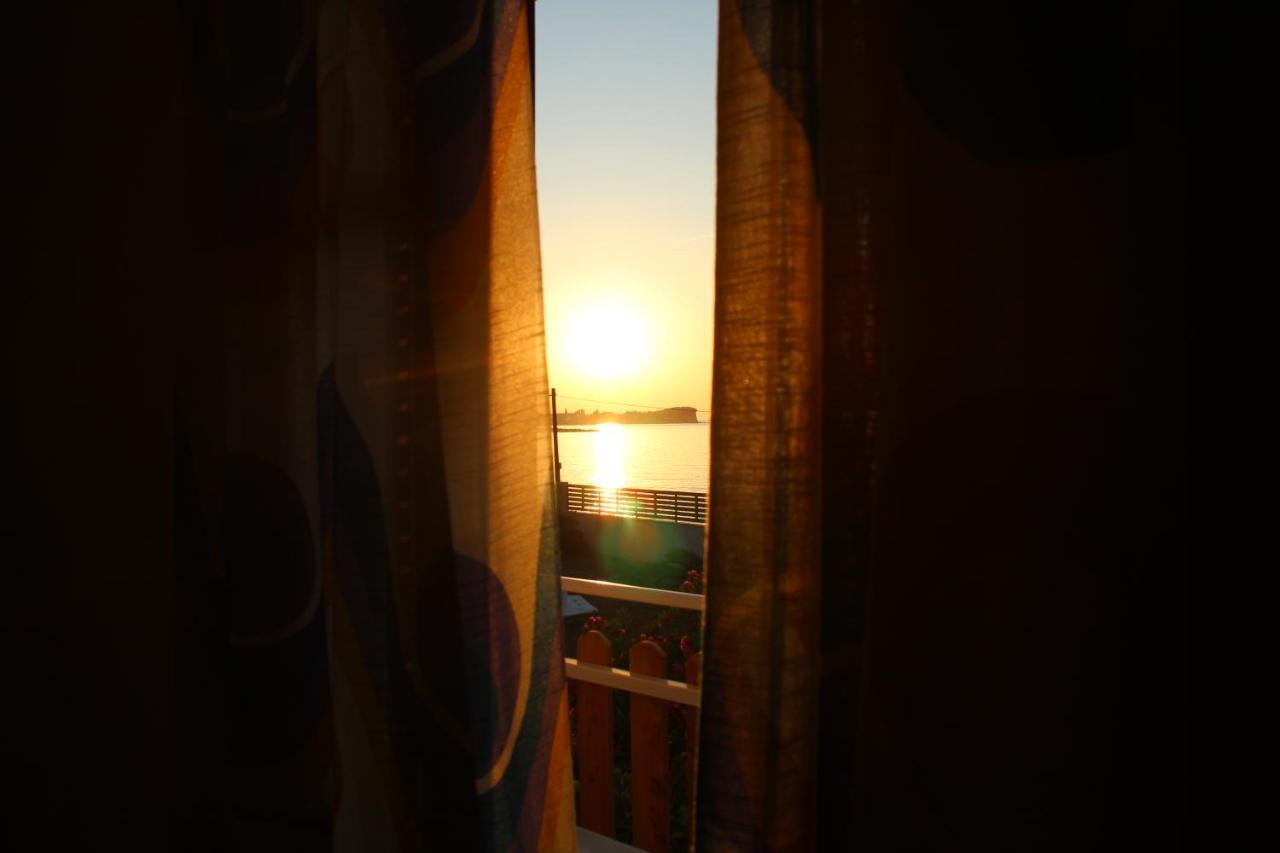 Anastazia'S Seaside Apartments Roda  Exteriör bild